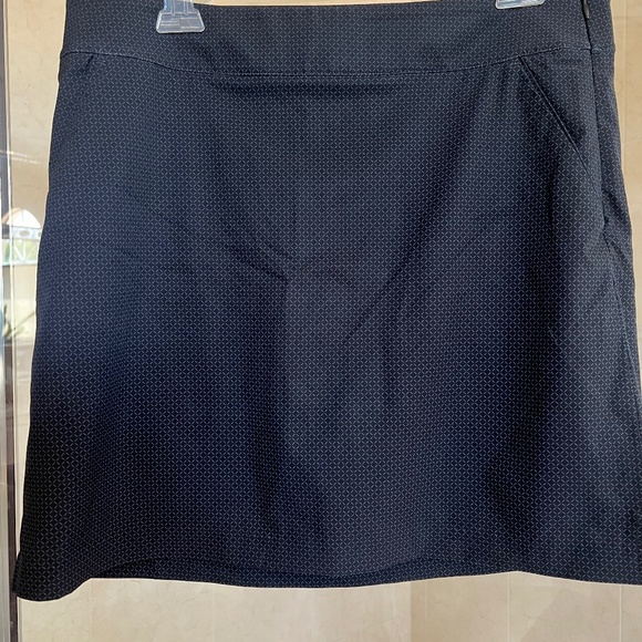 Ladies Greg Norman Golf Skort Size 8 - Picture 1 of 5